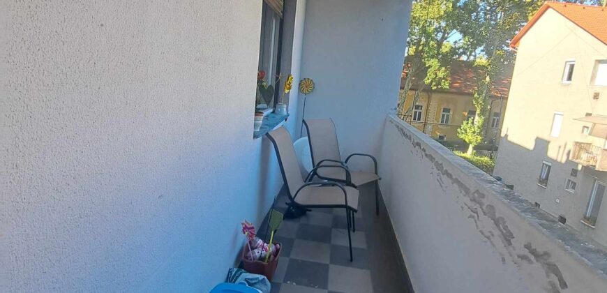 Kaposvár szívében téglaépítés lakás eladó!