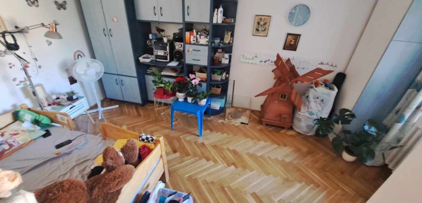 Kaposvár szívében téglaépítés lakás eladó!