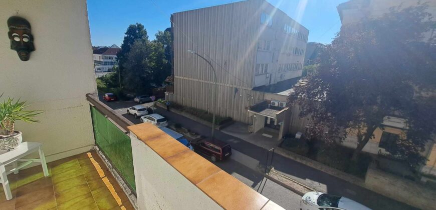 Kaposvár szívében téglaépítés lakás eladó!