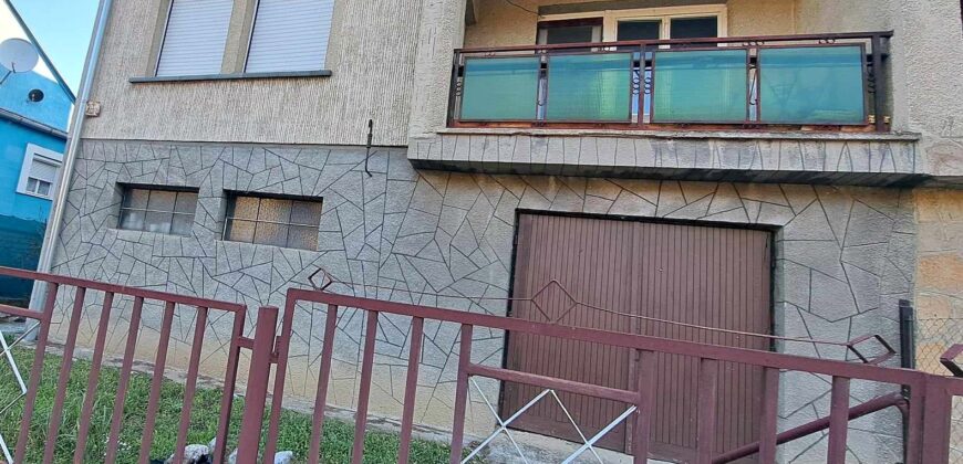 Kaposvár keleti városrész csendes utcájában retro családi ház eladó!